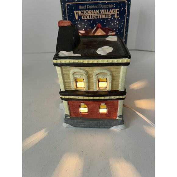 Vintage Victorian Village Collectibles BANK Hand Painted Porcelain Light Retired - Picture 5 of 12